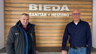 Bild: Niki Prächtl /exb
Stefan Bieda (rechts) ehrt Günter Schaller für 40-jährige Firmenzugehörigkeit.