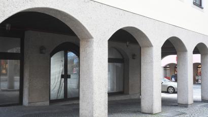 Bild: Gabi Schönberger
Die leer stehenden Räume des früheren Modegeschäfts Benetton am Issy-les-Moulineaux mietet die Stadt Weiden an und eröffnet demnächst das "Stadtlabor". Ein Ort für Co-Working, Workshops und Showroom für innovative Unternehmen.