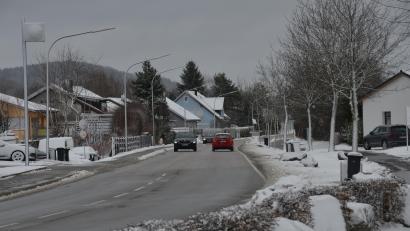 Bild: dob
In der Waidhauser Straße in Vohenstrauß wird es auch künftig keine Geschwindigkeitsbegrenzung auf 30 Kilometer pro Stunde geben.