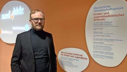 Bild: Ralf Münch
Gerald Hofner und seine Mitarbeiter müssen den Start der Gemeinschaftspraxis „med4kidz“ in Bayreuth nun ohne den getöteten Partner stemmen.