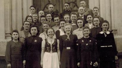 Archivbild: Archiv Werner Männer/exb
Eine Aufnahme des Mitterteicher Kirchenchors aus dem Jahr 1940. Nur von wenigen Personen sind die Namen bekannt. Links oben der damalige Stadtpfarrer Josef Neidl.