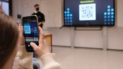 Bild: Wolfgang Schrüfer/exb 
Zehn Elftklässler machten sich am Gymnasium Nabburg an die Arbeit und schulten alle sechsten Klassen im Rahmen des „Netzgänger-Projekts“ an jeweils zwei ganzen Vormittagen