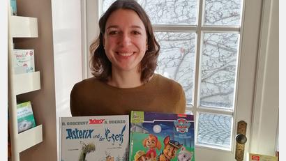 Bild: Stadt Tirschenreuth/exb
Büchereileiterin Christine Henrich hat auf die Wünsche der Kinder reagiert und kann einige Neuheiten präsentieren.