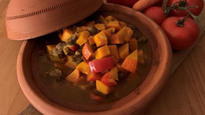 Bild: Michael Schiffer 
Das lange Garen in der Tajine macht das Rindfleisch butterzart.