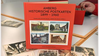 Bild: Petra Hartl
Eine Auswahl aus der Postkarten-Sammlung von Dieter Weiß ist jetzt im Verlag Büro Wilhelm als Amberg-Buch erschienen.
