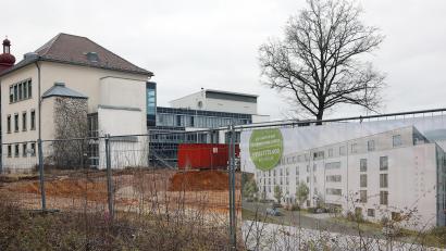 Bild: Wolfgang Steinbacher
An dieser Stelle des Areals an der Köferinger Straße wurde mit den Erdarbeiten für eine neue Senioreneinrichtung begonnen.