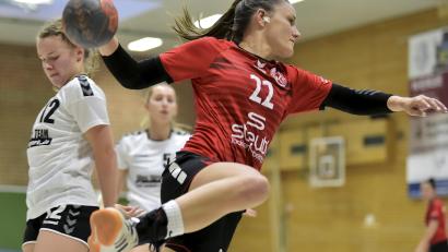 Archivbild: Hubert Ziegler
Wiebke Lang vom HC Sulzbach beim Wurf. Die Sulzbacherinnen erwarten am Samstag im Heimspiel die HSG Nabburg/Schwarzenfeld.