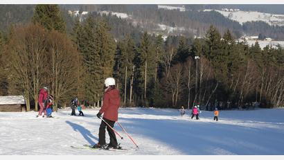 Bild: njn
Am Wochenende sind voraussichtlich die Schneeverhältnisse auf der Abfahrtspiste im Steinwald noch gut.
