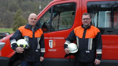 Bild: pop
Sie haben fast 30 Jahre lang die Feuerwehr Emhof und ihr Dorf geprägt. Nun treten sie langsamer, die langjährigen Kommandanten Helmut Werner und Rudi Werner (von links).