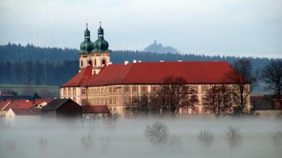 Archivbild: stg
Was entsteht im Kloster Speinshart genau? Eine Projektgruppe soll mit 300.000 Euro Förderung die Grundlagen für das geplante KI-Zentrum erarbeiten.