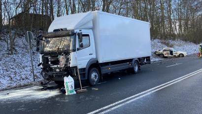 Bild: Polizeiinspektion Marktredwitz/exb
Schwere Verletzungen erlitt ein Autofahrer bei einer Kollision mit einem Lastwagen.