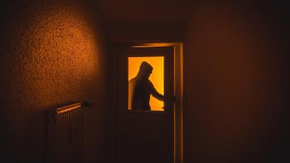 Symbolbild: Nicolas Armer/dpa
Einen niedrigen dreistelligen Geldbetrag erbeutete ein Dieb, der sich über Nacht in den Verkaufsraum einer Hof-Metzgerei im Nürnberger Land eingeschlichen hat.