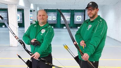 Bild: Thomas Hofmann/exb
Einen Doppelsieg für Michelfeld mit dem Blankbogen feierten (von links) Joachim Kroher und Markus Belz bei den offenen Landesmeisterschaften in Hirschau.