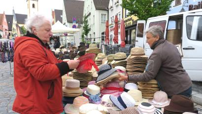 Bild: Hirsch
Der Maimarkt gehört zu den Marktsonntagen in Schwandorf.