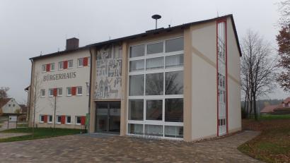 Archivbild: br
Bürgermeister Johannes Schmid will das Bürgerhaus mit einer Gemeinschaftsküche aufwerten und stieß mit seiner Idee auf Zustimmung.