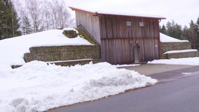 Bild: bkr
Der Hochbehälter Witzlasreuth an der Gemeindeverbindungsstraße Oberwappenöst–Witzlasreuth wird nach dem Neubau der geplanten Verbindungsleitung bei Bedarf über Godas Wasser aus Kemnath beziehen können.