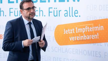 Bild:  Sven Hoppe/dpa
Der bayerische Gesundheitsminister Klaus Holetschek (CSU kommt zu einer Pressekonferenz zur einrichtungsbezogenen Impfpflicht.