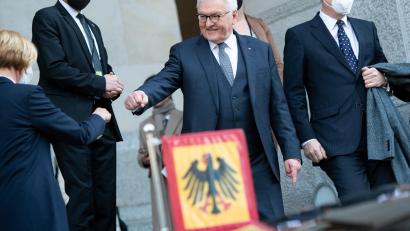 Bild: Christophe Gateau
Bundespräsident Frank-Walter Steinmeier (M) wurde am Sonntag wiedergewählt.