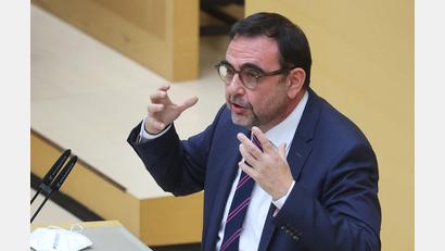 Bild: Karl-Josef Hildenbrand/dpa
Der bayerische Gesundheitsminister Klaus Holetschek, (CSU), sprich im bayerischen Landtag bei seiner Regierungserklärung zum Thema Corona.