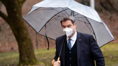 Bild: Sven Hoppe
Ministerpräsident Markus Söder (CSU) kommt zur Pressekonferenz nach der Kabinettssitzung. Die anstehenden Lockerungen verkündet er wieder selbst.