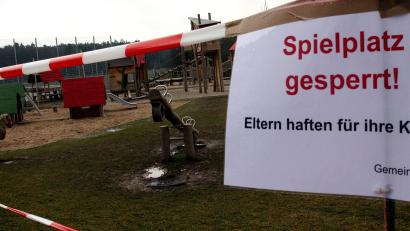 Bild: zer
Bis zum 21. März bleibt der neue Spielplatz in Pirk gesperrt.