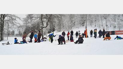 Bild: ld
Großen Spaß hatten die Ministranten und Jugendlichen aus dem Dekanat beim Rodeln auf der Bleml Alm.