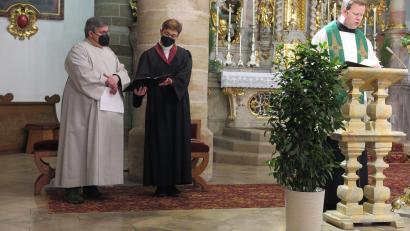 Bild: jzk
Stadtpfarrer Thomas Kraus, Prädikantin Gertraud Burkhardt und Gemeindereferent Jochen Gößl (von rechts) beim ökumenischen Gottesdienst in der Stadtpfarrkirche.