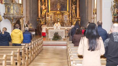 Bild: njn
Valentinsandacht in der Pfarrkirche Erbendorf mit Pfarrer Martin Besold.