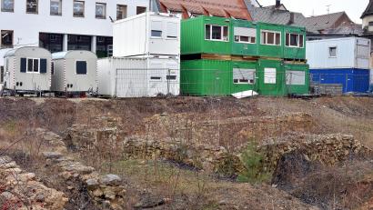 Bild: Stephan Huber
Derzeit dient das Bürgerspital-Areal an der Bahnhofstraße als Container-Lager für die benachbarte Baustelle der Drei Höfe. Ein Bürgerrat soll für das Grundstück die vorhandenen Ideen bündeln.