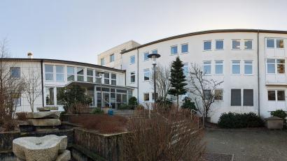 Bild: Gabi Schönberger
Das Krankenhaus Neustadt/WN ist das größte Gebäude auf dem Felixberg in Neustadt. Seit kurzem gehört es nicht mehr der Kliniken Nordoberpfalz AG.