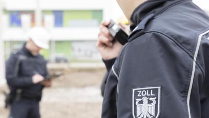 Symbolbild: Bildungs- und Wissenschaftszentrum der Bundesfinanzverwaltung
Der Zoll kontrolliert auf Baustellen.