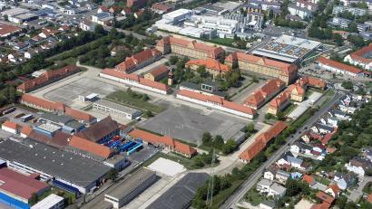 Luftbild: Georgi
Die Leopoldkaserne aus der Luft. Es ist ein riesiges Gelände, das sich derzeit im Besitz der Bundesrepublik befindet. Die Stadt Amberg würde es gerne kaufen und entwickeln.