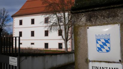 Bild: hmr
Die Corona-Pandemie hat sich kaum auf das Gesamtsteueraufkommen am Finanzamt Waldsassen ausgewirkt. 2020 betrug es rund 270 Millionen Euro, 2021 war es leicht geringer und lag bei 263 Millionen Euro.