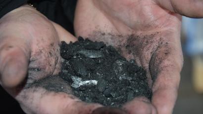 Bild: bö
Aus nachwachsenden Rohstoffen (Hackschnitzel) werden bei Carbon Cycle pro Jahr etwa 450 Tonnen hochwertige Pflanzenkohle gewonnen.