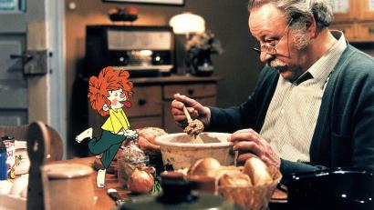 Bild: KPA/United Archives/dpa
Schauspieler Gustl Bayerhammer und der kleine Kobold Pumuckl in einer Szene aus "Meister Eder und sein Pumuckl".
