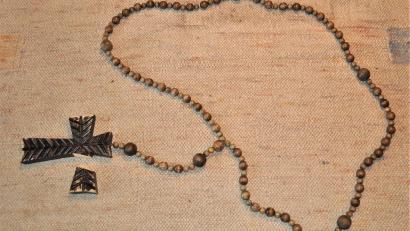 Bild: Neblich/exb
Das zerbrochene Kreuz hat Franz Neblich wieder repariert.