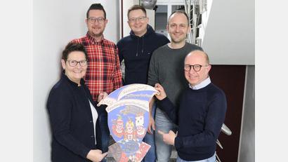 Bild: gbj
Das Dreigestirn Plößberg ist heuer auf dem Jahres-Pin des Landesverbandes Ostbayern (LVO) verewigt.