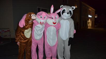 Archivbild: gi
Das war einmal: So lustig ging es am „Naschn Pfinsta“ vor Corona in Moosbach zu.