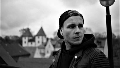 Bild: privat/Rustler/exb
Sebastian Rustler betreibt in Amberg ein Tattoo-Studio. Privat widmet er sich den Bildenden Künsten: Zeichnungen, Radierungen, Öl- und Acrylmalerei oder Holzschnitte stehen im Zentrum seines Schaffens.