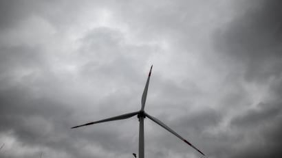 Symbolbild: Fabian Strauch/dpa
Das Thema Windkraft bleibt weiterhin ein heiß diskutiertes Thema im Erbendorfer Stadtrat.