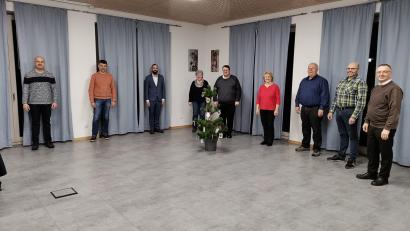 Bild: gi
Die Vertreter der Kirchengremien der Pfarrei Moosbach und der Marktgemeinde Moosbach gratulierten Pfarrer Udo Klösel (Mitte) zum 50. Geburtstag.
