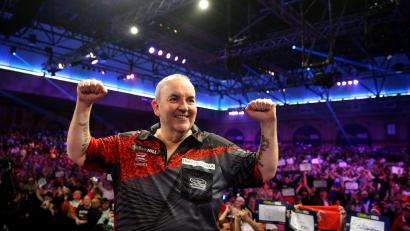 Archivbild: Steven Paston/dpa
Ob Rekordweltmeister Phil Taylor auch am Wochenende in Weiden bei "Shortys Darts-Event" jubeln wird? Mit sieben weiteren Profis tritt er von Freitag bis Sonntag im Evangelischen Vereinshaus auf.