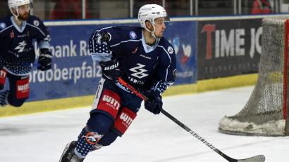 Archivbild: gb
Schwerer Schlag für Spitzenreiter Blue Devils Weiden vor dem Top-Spiel gegen den Tabellenzweiten Memmingen Indians. Tomas Rubes verletzte sich am Dienstag in Rosenheim am Knie und fällt aus.