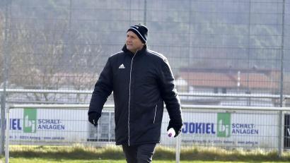 Archivbild: Hubert Ziegler
Karl-Heinz Wagner, (Bild) Trainer des FC Amberg, ist zuversichtlich, dass er die Lücke einigermaßen schließen kann, die Dennis Kramer hinterlassen wird.
