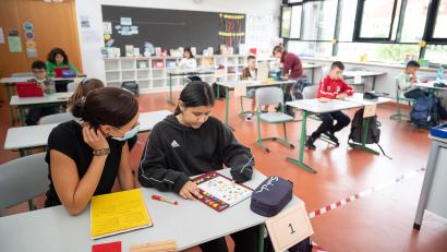 Symbolbild: Sebastian Gollnow/dpa
Bayerns Abschlussprüfungen sollen wie geplant stattfinden. Die Schüler sollen aber mehr Zeit bekommen.