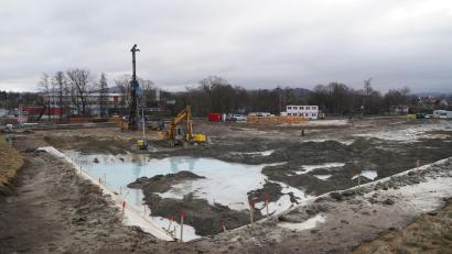 Bild: kaz
Die Arbeiten für den Neubau der Realschule in Kemnath laufen seit Mitte Oktober. Bis 2025 plant der Landkreis dafür mit Ausgaben von über 63 Millionen Euro.