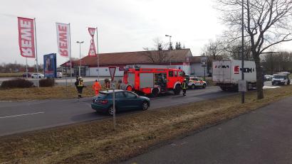 Bild: lue
In der Egerstraße in Wiesau kam es am Donnerstag zu einem Unfall. Die Feuerwehr regelte den Verkehr.