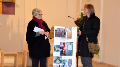 Bild: fjo
Elisabeth Koller (rechts) überreichte im Namen der Pfarrei 500 Euro an Dr. Annemarie Schraml aus Waldsassen für ihre Tätigkeit im afrikanischen Tansania.