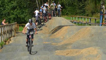 Bild: dob
Auf die Dirtbahn in Vohenstrauß fahren die Jugendlichen seit vergangenem Jahr ab. Nun bekommt auch Weiden eine solche Anlage.