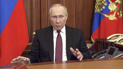Bild: Uncredited/Russian Presidential Press Service/dpa
Der russische Präsident Wladimir Putin hat in der Nacht zum Donnerstag den Einmarsch in die Ukraine befohlen.